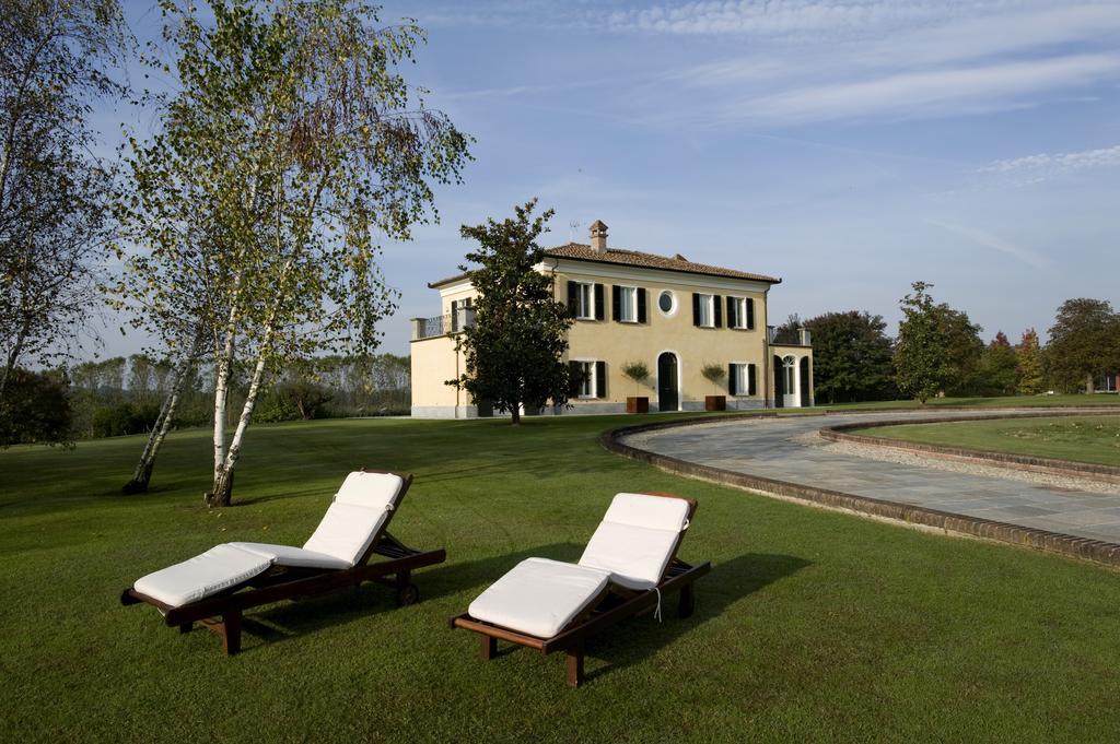 Relais 23 Hotel & Ristorante Castelnuovo Belbo Exterior photo