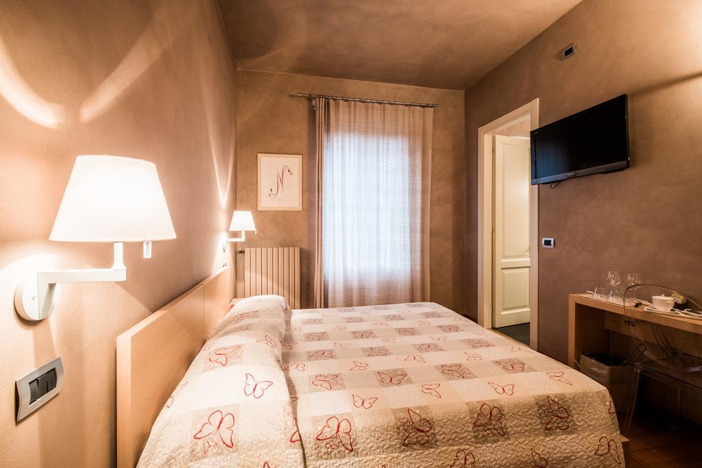 Relais 23 Hotel & Ristorante Castelnuovo Belbo Exterior photo