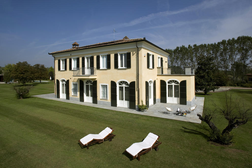Relais 23 Hotel & Ristorante Castelnuovo Belbo Exterior photo