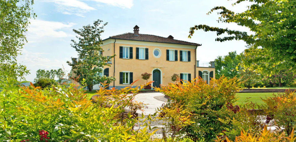 Relais 23 Hotel & Ristorante Castelnuovo Belbo Exterior photo